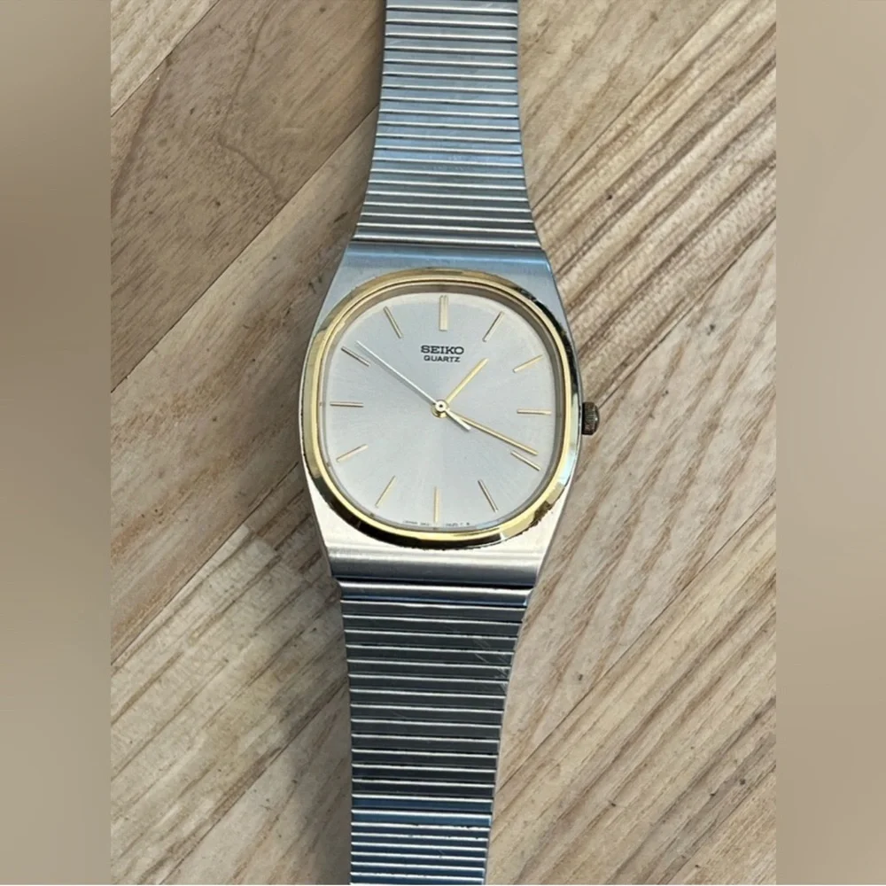 Seiko Men's Watch Rare Vintage Gold Plated Bezel Stainless Adjustable Bracelet